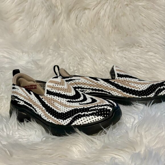 Skechers GoWalk 6  DVF size 7 - Picture 3 of 6
